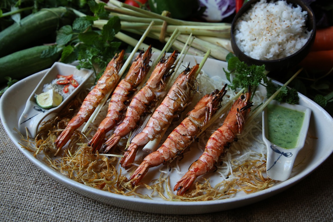 Best vietnamese foods restaurant in Hanoi oldquarter - Grilled shrimps w. lemon grass & chilli - tom nuong sa ot