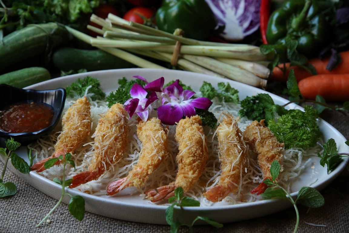 Best vietnamese foods restaurant in Hanoi oldquarter - snow prawns - món tôm tuyết - tôm chiên dừa kiểu Hà Nội